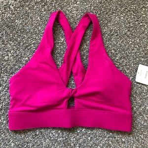 Fabletics Oasis Twist Sports Bra